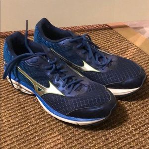 Mizuno Wave Rider 19 shoes